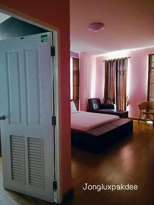 Jong Lux Pak Dee Bed & Breakfast Uttaradit Exterior photo