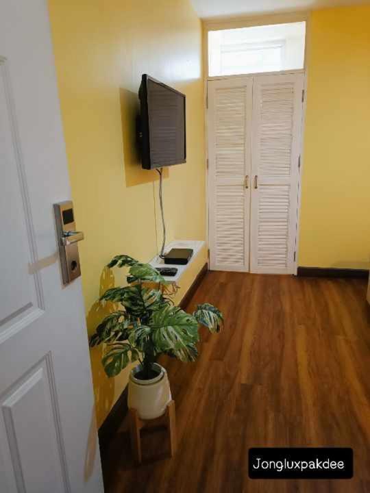 Jong Lux Pak Dee Bed & Breakfast Uttaradit Exterior photo