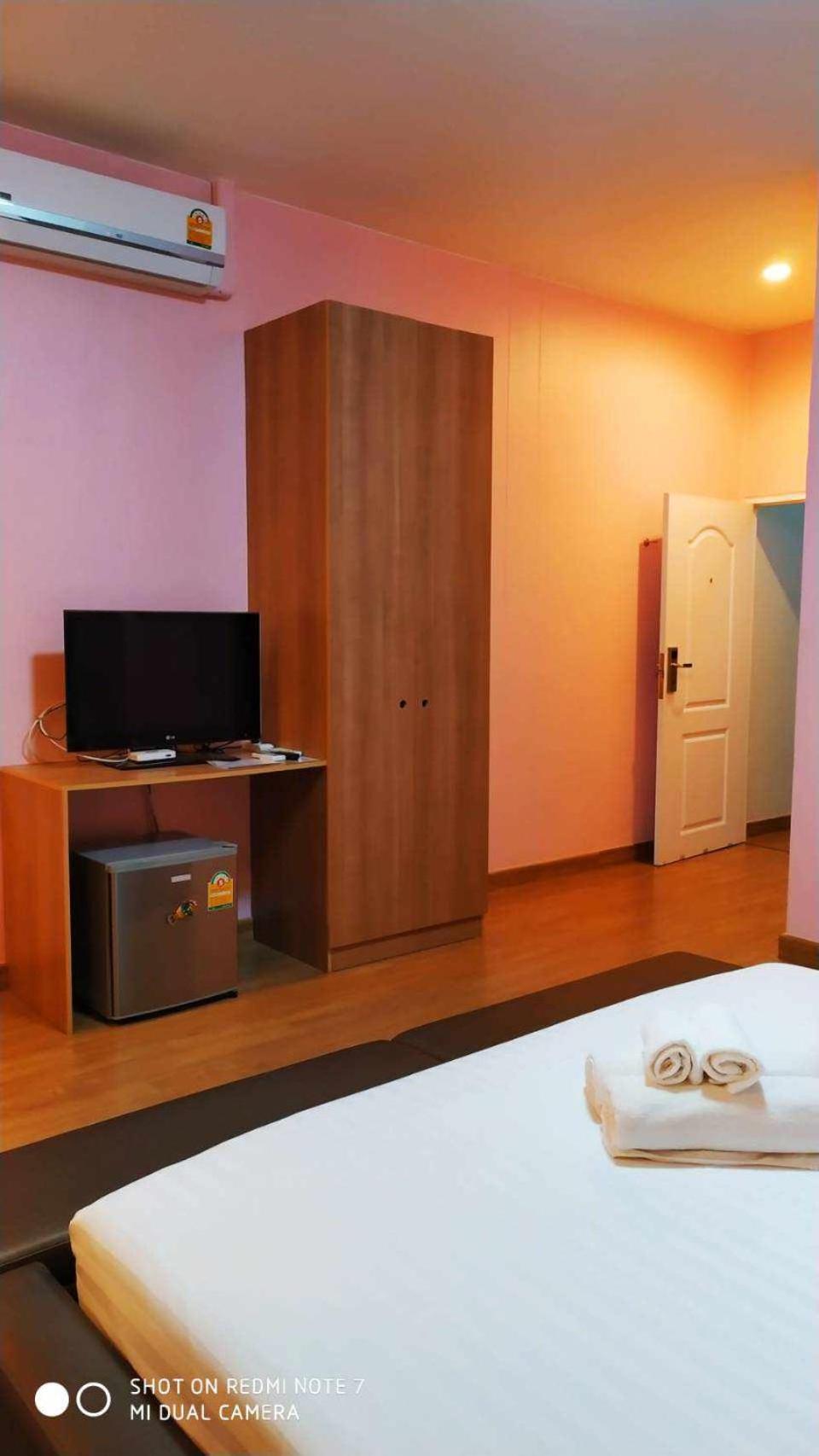 Jong Lux Pak Dee Bed & Breakfast Uttaradit Exterior photo