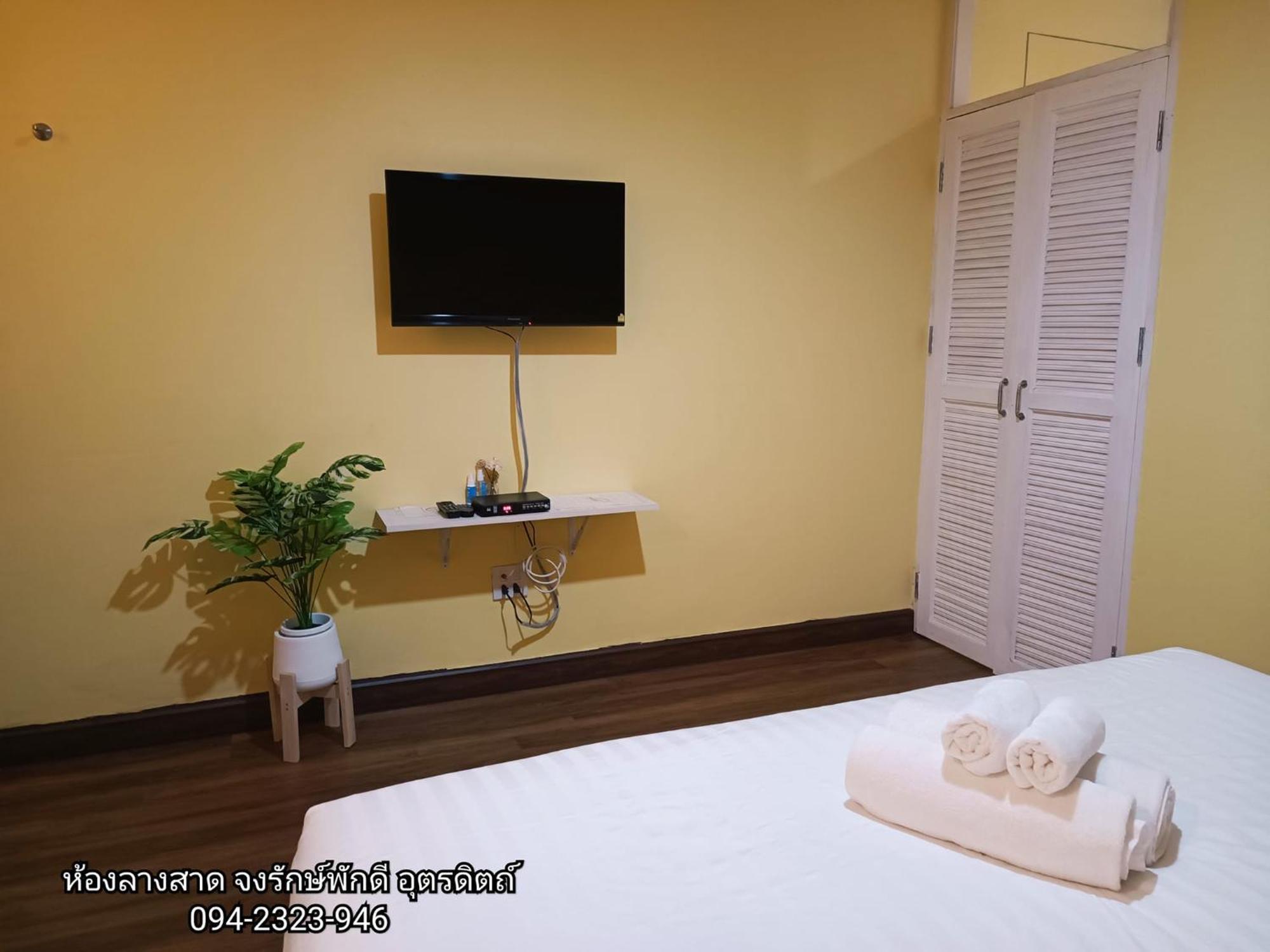 Jong Lux Pak Dee Bed & Breakfast Uttaradit Exterior photo