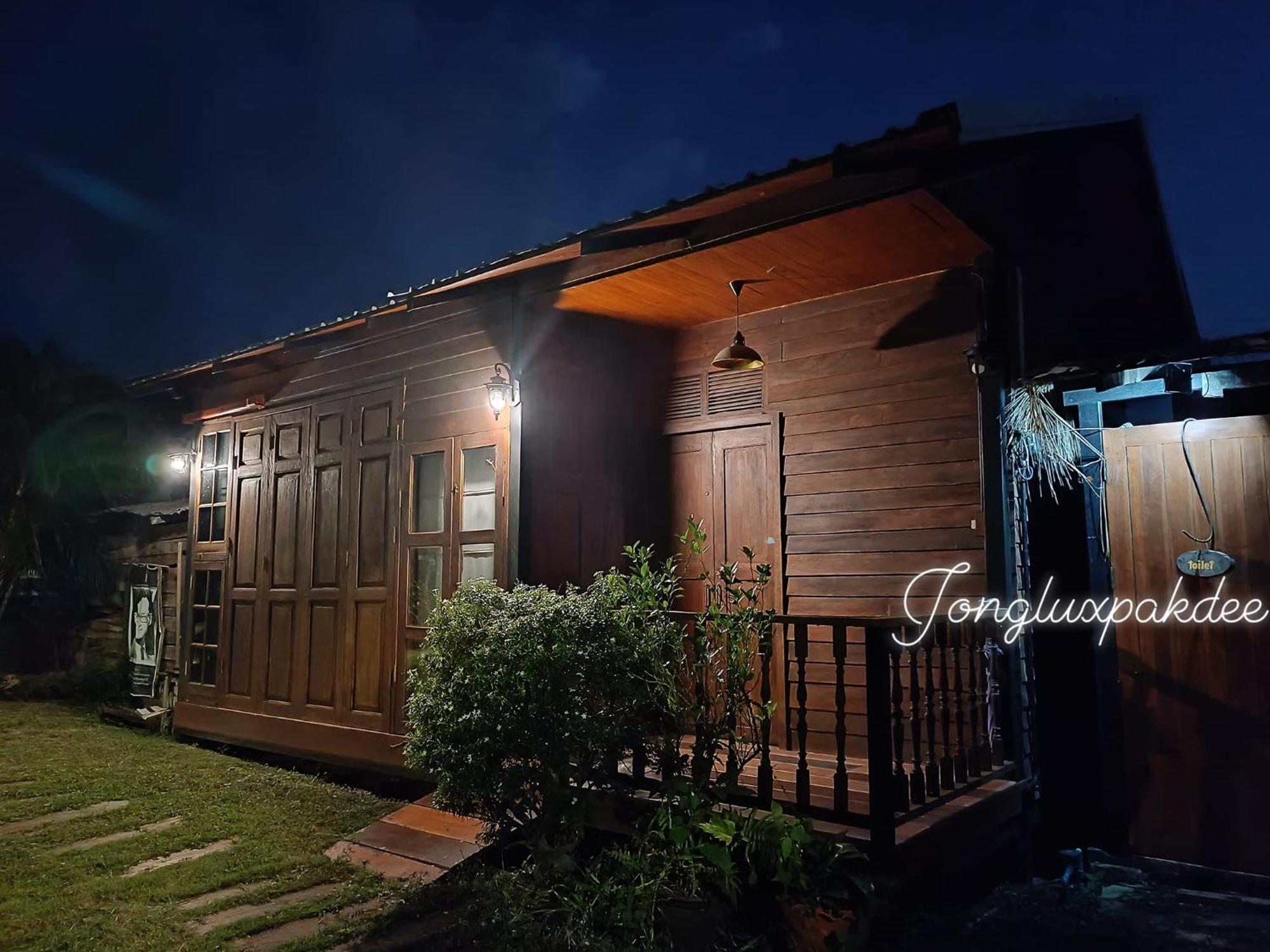 Jong Lux Pak Dee Bed & Breakfast Uttaradit Exterior photo